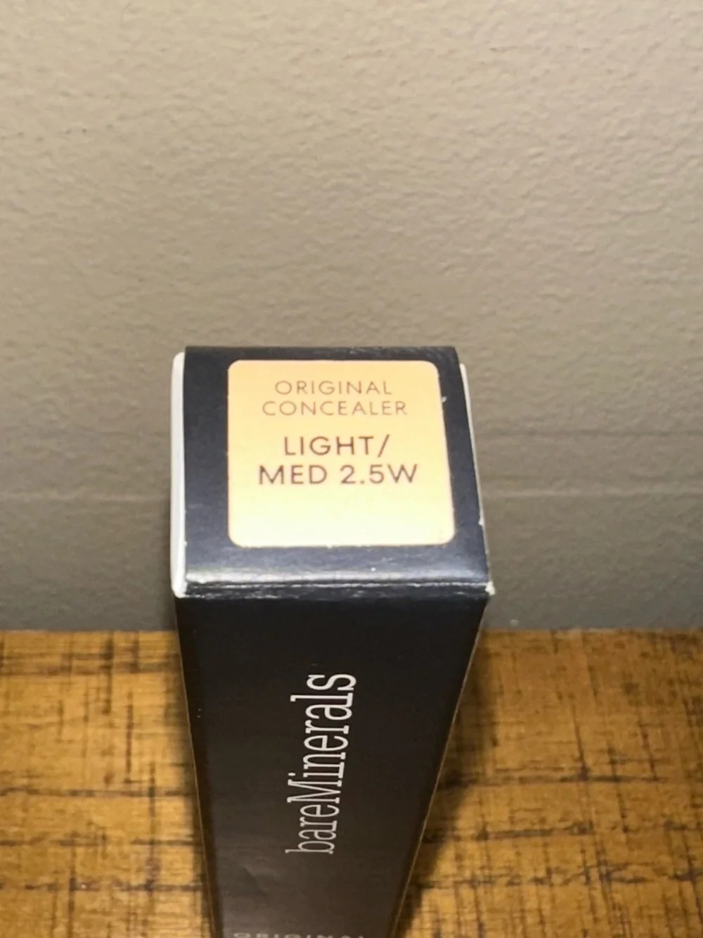 Bare Minerals concealer in light medium